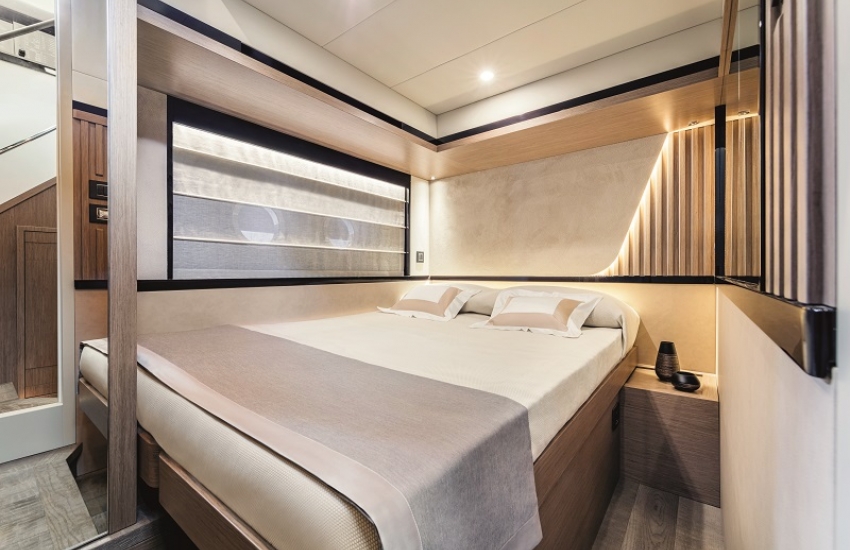 Absolute Navetta 58 concessionnaire Modern Boat Cannes Mandelieu