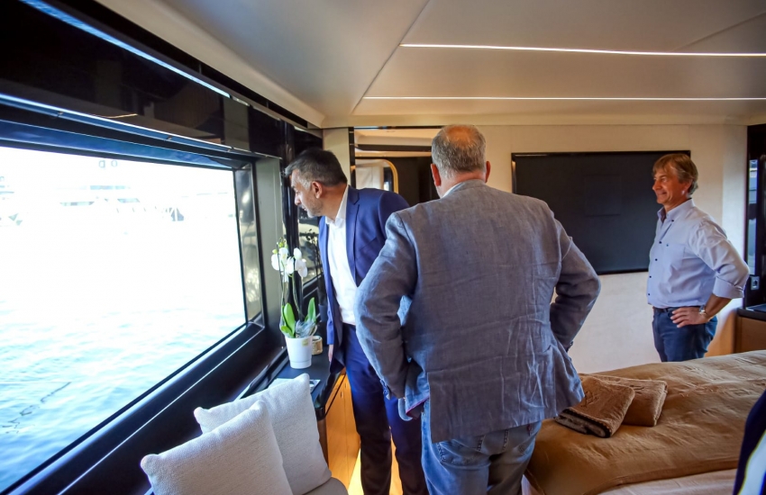 La visite de Monsieur Le Maire de Mandelieu à bord de la Navetta 64 - 2022