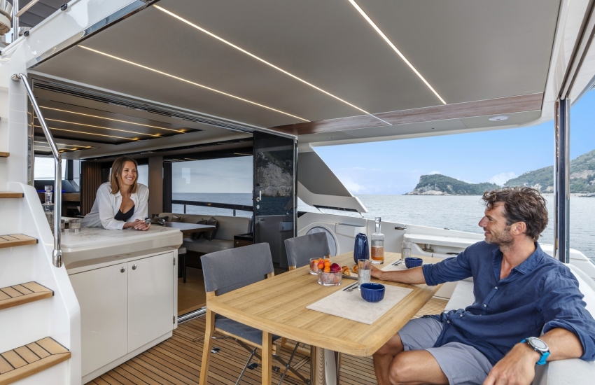 Absolute Navetta 68 disponible Mandelieu Cannes Modern Boat Concessionnaire Absolute Côte d'Azur