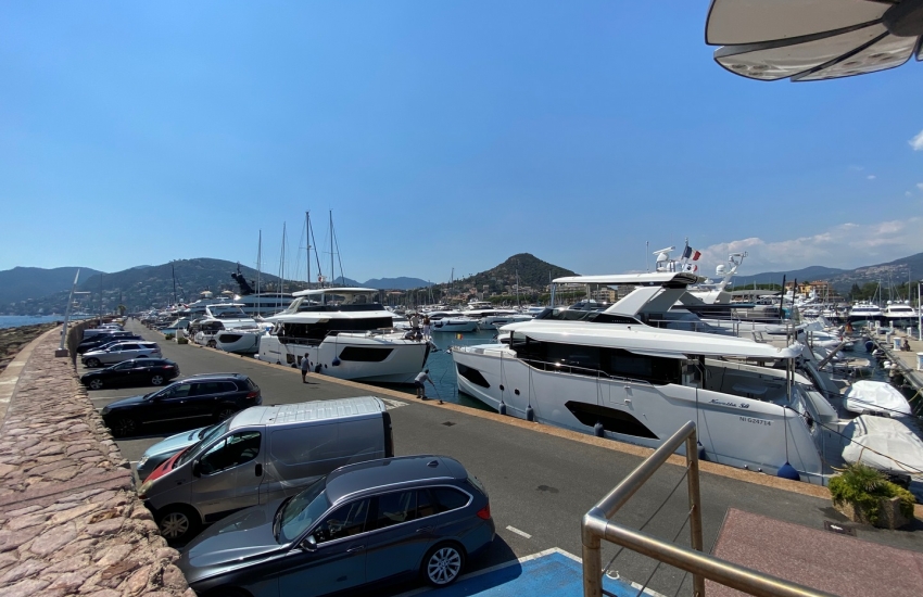 Plus de 80 mètres d'ABSOLUTE à quai - Port La Napoule Mandelieu Baie de Cannes